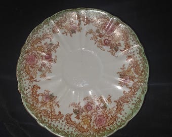 Antyczny talerzyk Blair z porcelany angielskiej nr 3076 z lat 1910–1920 z falistym brzegiem i obramowaniem pokrytym 22-karatowym złotem z kwiatowym wzorem