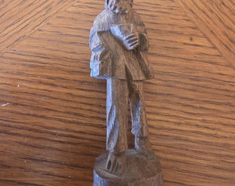 Figura de arte popular vintage de madera tallada a mano