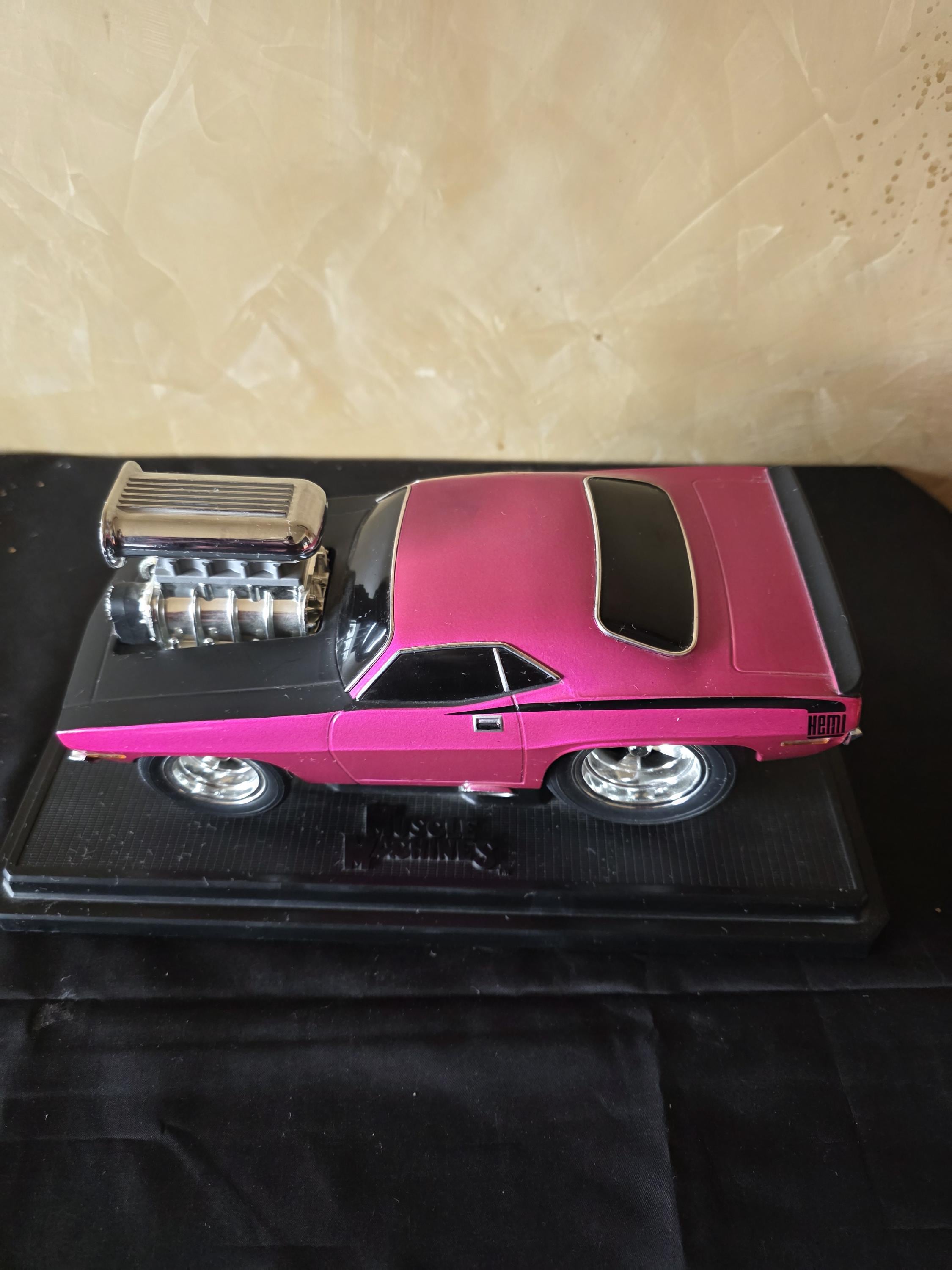 2000 1/18 Scale Muscle Machines 1970 Plymouth Cuda Die-cast Model