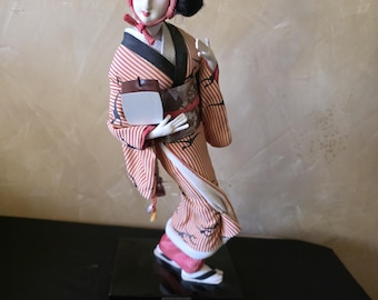 Muñeca Yamaha Kyugetsu japonesa vintage de los años 60-70, producida como regalo anual para los distribuidores de Yamaha.