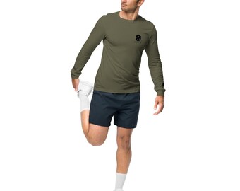 Camiseta unisex de manga larga con logo y texto bordados en las mangas – Colores: verde oliva, gris y malva