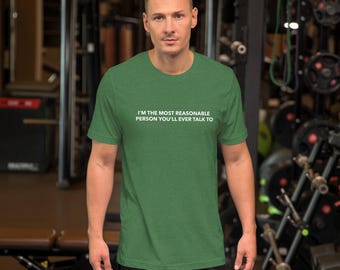 Camiseta unisex de algodón con frase "Hombre razonable"