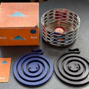 Seltenes Spazio Mepra Set aus Italien – verchromter Teelichthalter + 2 Guss-Untersetzer 80er 90er