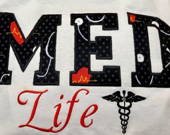 Maglietta personalizzata con ricamo Medical Life