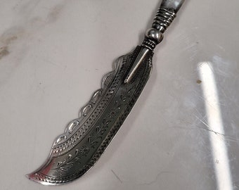 antique Birmingham silver 1925 slim etched blade mother of pearl handle butter knife