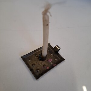 antico piccolo bruciatore di cera in metallo