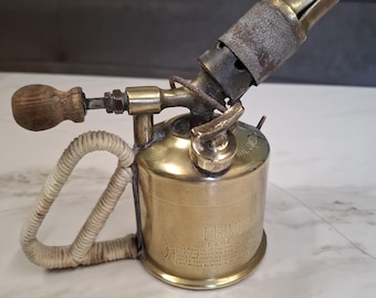 Lámpara de mesa suiza Primus n.º 855 de latón antiguo