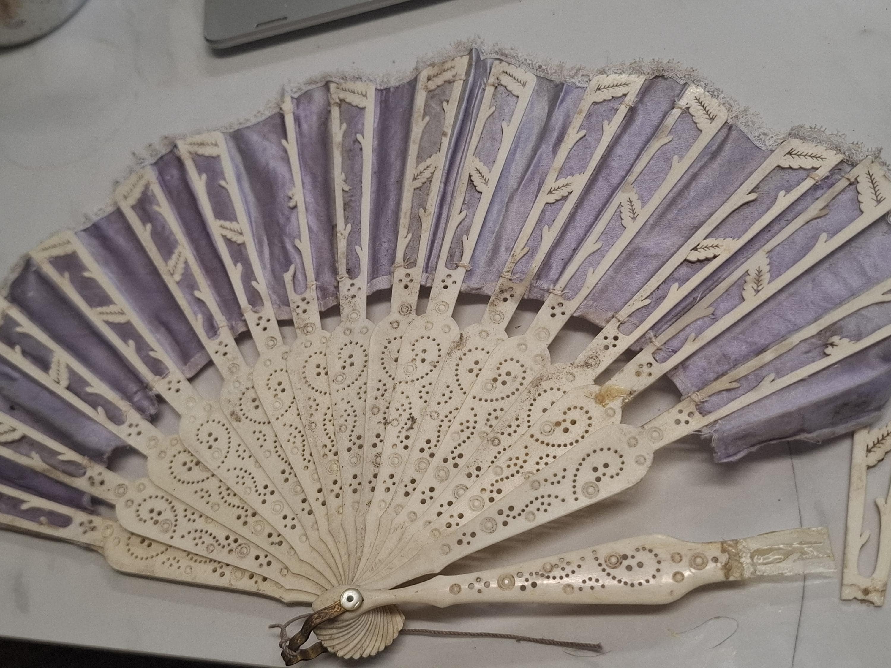 アンティーク　扇子　天然素材　彫刻 アンティークの手彫り扇子 - Etsy 日本