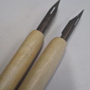 2 x stylos trempette en plastique vintage