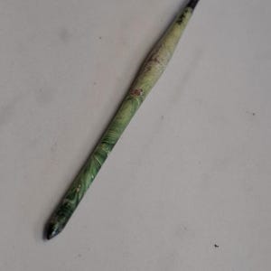 Antiker grüner Marmor des Holzes mit feiner Spitze