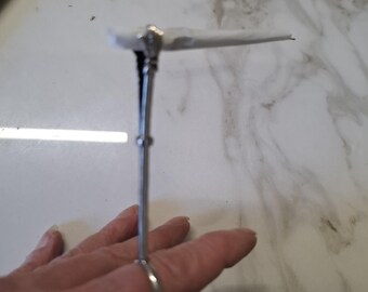 vintage finger cigarette holder Did you guess the right answer?! This unique ring from the early 1900s was originally made to hold a cigarette! holders like this came in various shapes, lengths and sizes, and Convenient for multitasking while smoking antique art deco hand clasp