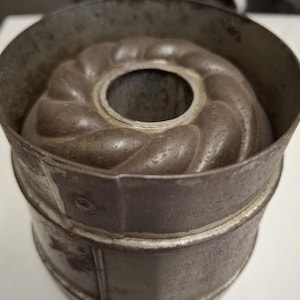antique round jelly mould