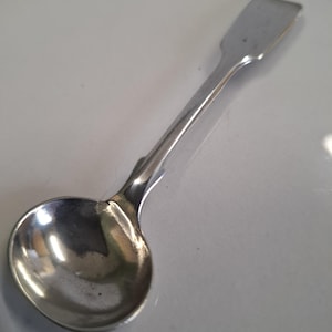 antique London silver 1874 fiddle back salt spoon