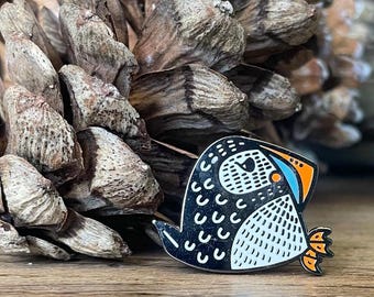 Enamel Pin: Sitting Puffin - Puffin - Seabird - Birdwatching - Lazy Bones - Chillin - Limited Edition