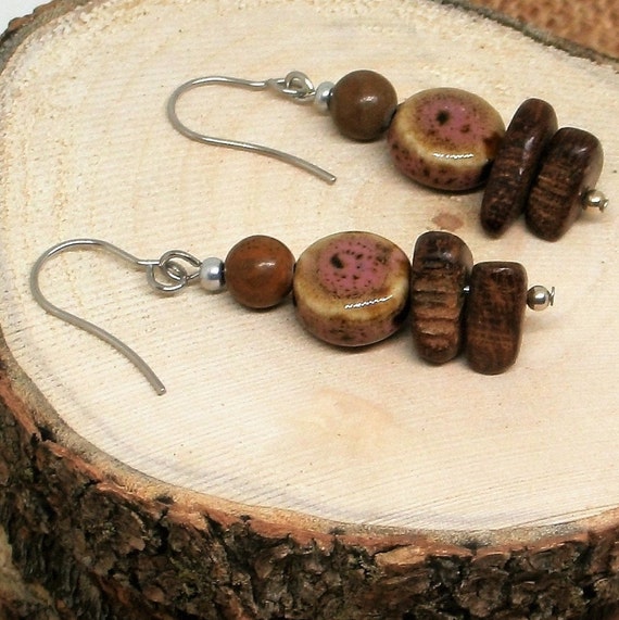 Boucles D Oreilles Roses Faites De Céramique Et De Bois Etsy