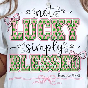 PNG del Día de San Patricio con Bendición y Mala Suerte, Versículo Bíblico del Día de San Patricio, Lazo de Trébol Coquette, Cristiano Irlandés Retro, Amuleto Dibujado a Mano