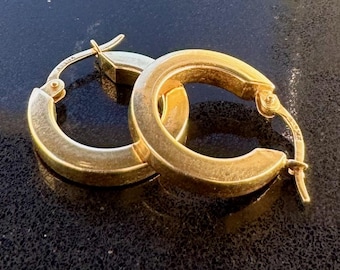 Classic 14K Yellow Gold Hoop Earrings 2.61g