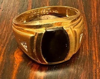 Vintage 10k Gold Onyx Signet Ring 5.12g with Diamond Accents Size 9