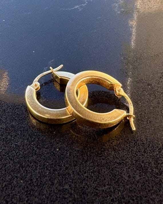 Classic 14K Yellow Gold Hoop Earrings 2.61g