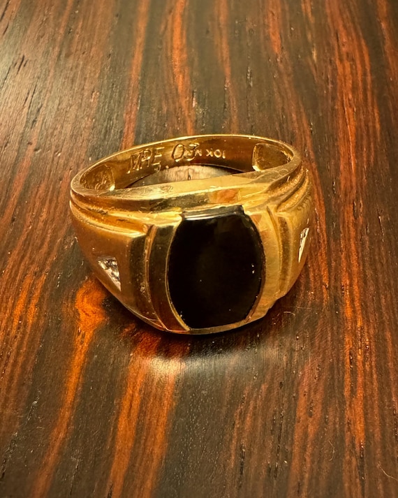 Vintage 10k Gold Onyx Signet Ring 5.12g with Diamond Accents Size 9