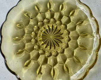 Vintage Amber Glass Dish – Scalloped Edge Sunburst Bowl – 16cm Mid-Century Pressed Glass