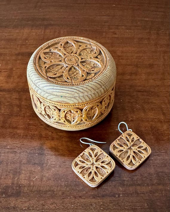Vintage Carved Wooden Box with Matching Earrings – 1960s