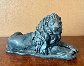 Black Lion Statue – Vintage Decorative Sculpture, 22 cm Long