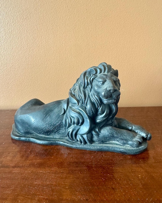 Black Lion Statue – Vintage Decorative Sculpture, 22 cm Long
