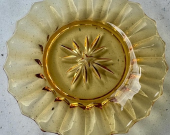 Vintage Amber Glass Dish – Ruffled Edge Starburst Bowl – 15cm Mid-Century Pressed Glass