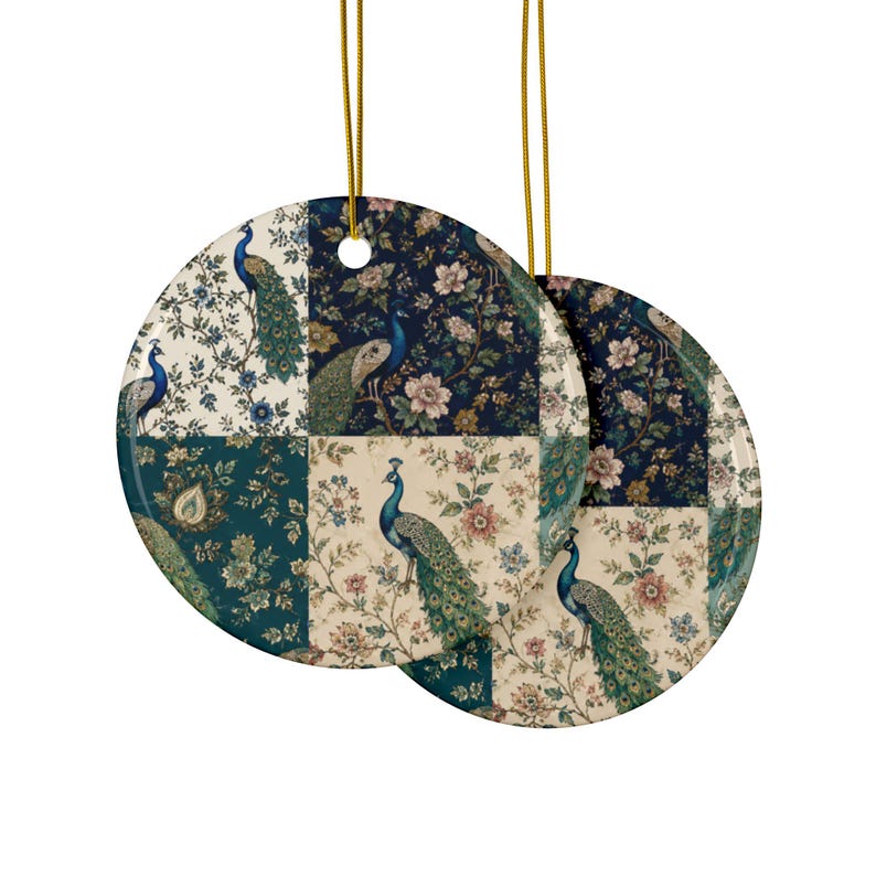 Keramikornament mit Pfauen-Patchworkmuster | Rundes, zweiseitiges Ornament Bild 3