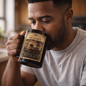 Barberaren vintage illustration mugg | Svart keramik kaffekopp