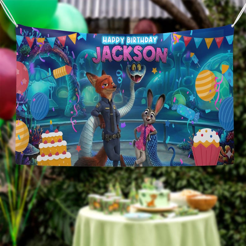 Op de afbeelding: Een verjaardagsbanner met personages uit de animatiefilm Zootopia. De banner heeft een blauwe achtergrond met de woorden "Happy Birthday Jackson". De personages Nick Wilde en Judy Hopps zijn prominent aanwezig.