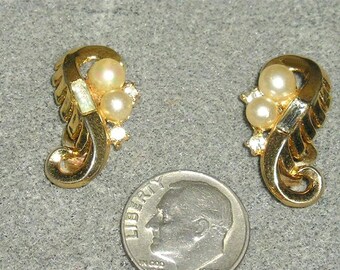 Vintage Signed Crown Trifari Brushed Silver Tone Dotted Burst Bracelet /& Clip-On Earrings Set
