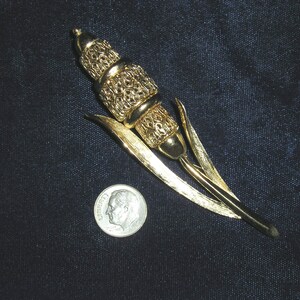 Vintage Beautiful Gold Tone Filigree Floral Brooch Pin. 1960&#39;s Jewelry b10