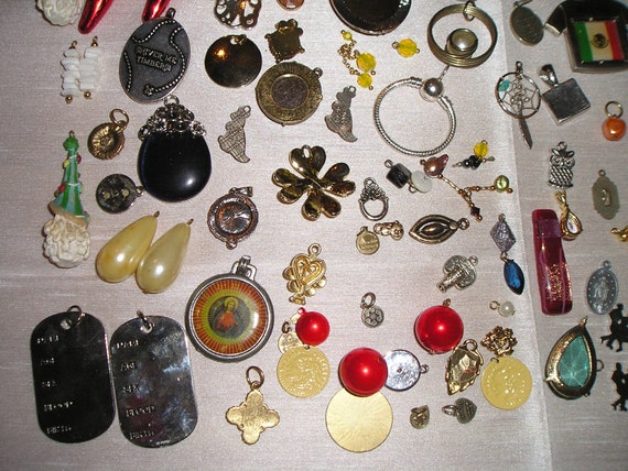 Vintage Lot Of 144 Charms And Pendants. Disney Gl… - image 10