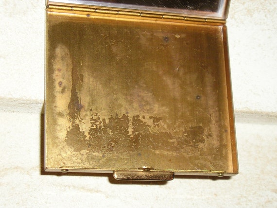 Guilloché Powder Compact Stash Box With Hand Pain… - image 5