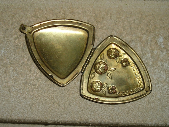 Vintage Solid Brass Triangle Shaped 2 Picture Loc… - image 2