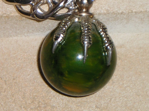 Perle Ancienne En Bakélite Sculptée – Vert Marbré, Vintage, Occasion