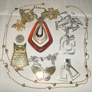 Vintage Lot Of 7 All Signed Avon Necklaces Bee Owl Brooch Earrings 1970&#39;s Jewelry Lot 3004