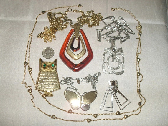Vintage Lot Of 7 All Signed Avon Necklaces Bee Owl Brooch Earrings 1970's Jewelry Lot 3004