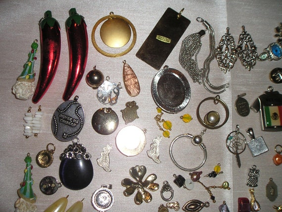 Vintage Lot Of 144 Charms And Pendants. Disney Gl… - image 7