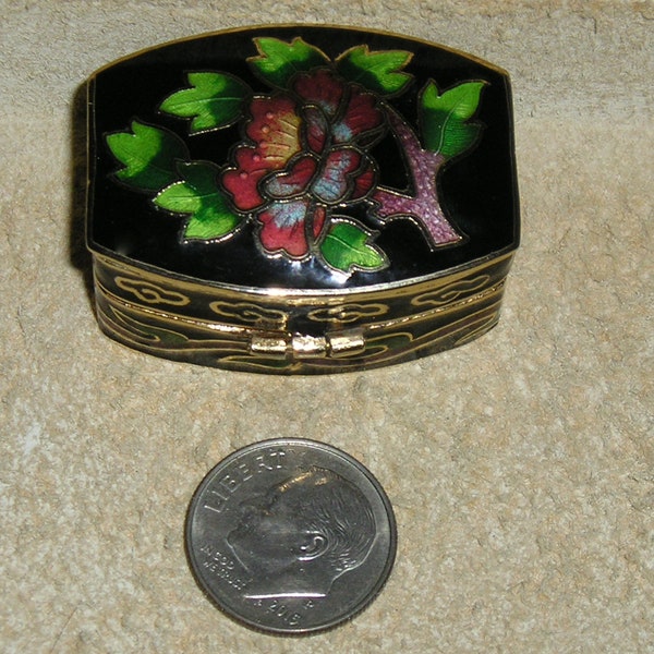 Vintage Baked Enamel Flower Trinket Box. Posh! 1970's 11018