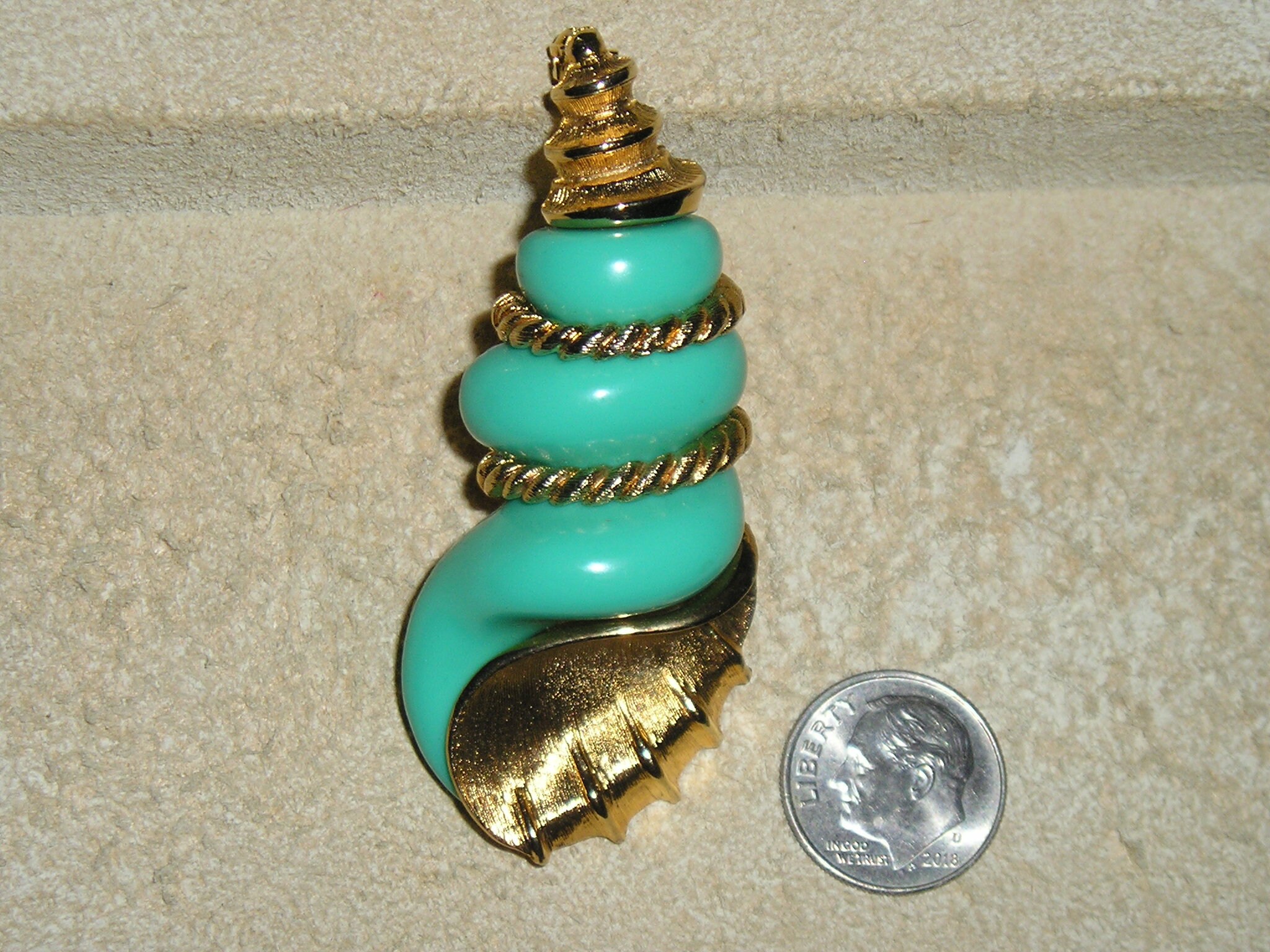 Vintage Wonderful Unsigned Hattie Carnegie Gold Tone Metal and