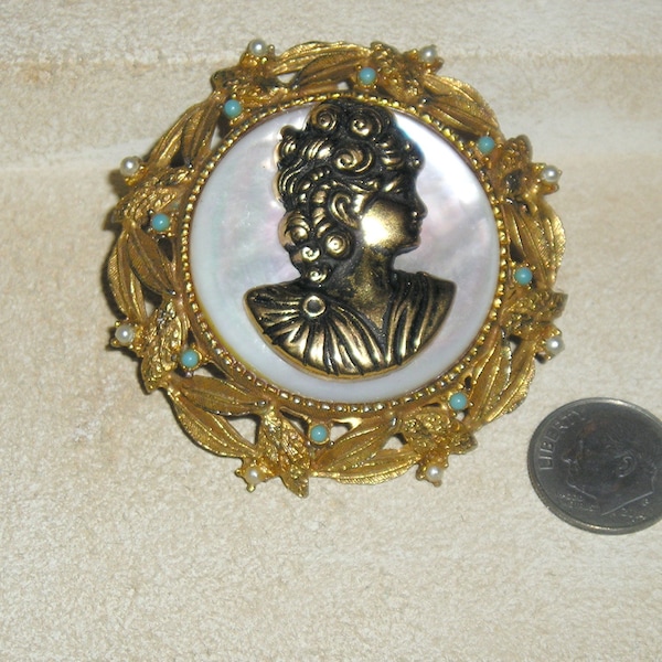 Unsigned Florenza Cameo Brooch Pin Set On Mother Of Pearl. Victorian Revival 1960's Vintage Jewelry 47000