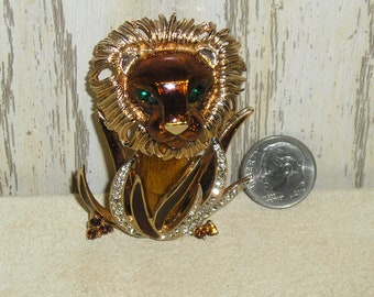 Vintage Unsigned Hattie Carnegie Golden Brown Enamel Lion In The Grass Brooch Pin With Green Rhinestones Eyes 1960's Jewelry 2273