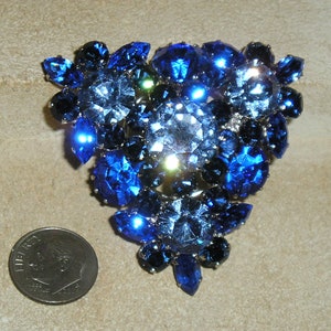 Vintage Blue Crystal Rhinestone Triangular Brooch Pin. Chic! 1960's Jewelry 2231
