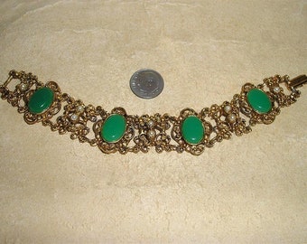 Vintage Gold Tone Green Glass Cabochon Bracelet With Faux Pearl Accents 1960's Jewelry a344b