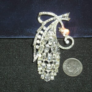 Vintage Elegant Crystal Rhinestone Flower Bud Brooch. Rhodium Plated 1940&#39;s Jewelry 2293
