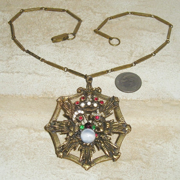 Non signé Florenza crête médaillon strass et pendentif en pierre de lune collier ras du cou des années 1950 vintage bijoux 10052