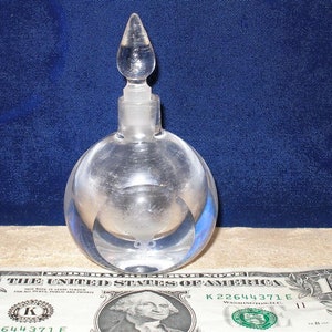 Antique Victorian Art Nouveau Crystal Perfume Bottle With Etched Glass Flower Bouquet Design. Elegant Vintage Piece 1890